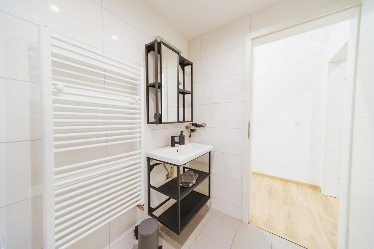 Apartment Central 10A 40Qm Wi-Fi Free Parking Calm Back House Dortmund Exterior photo